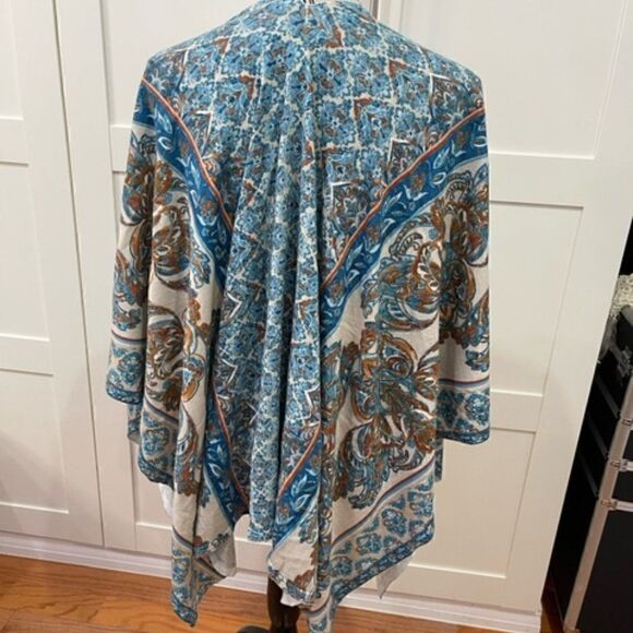 NWOT Chicos Wrap Shawl Blue White Brown Floral Size S M Excellent new condition - Picture 3 of 6